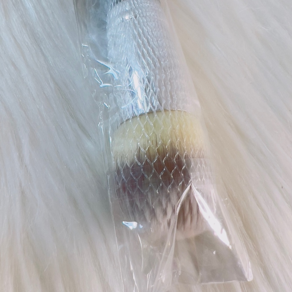 Double Ended Foundation And Concealer Brush - Picture 9 of 9